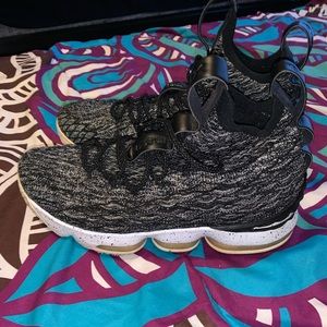 Lebron basketball shoes